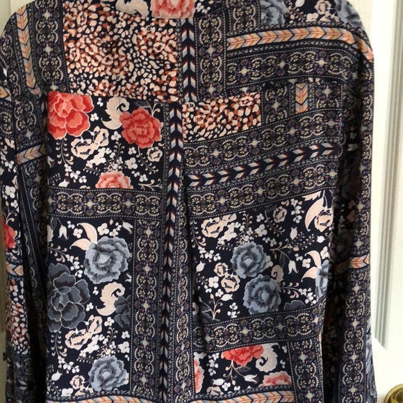 Multicolor flowing long sleeve top - Picture 4 of 5